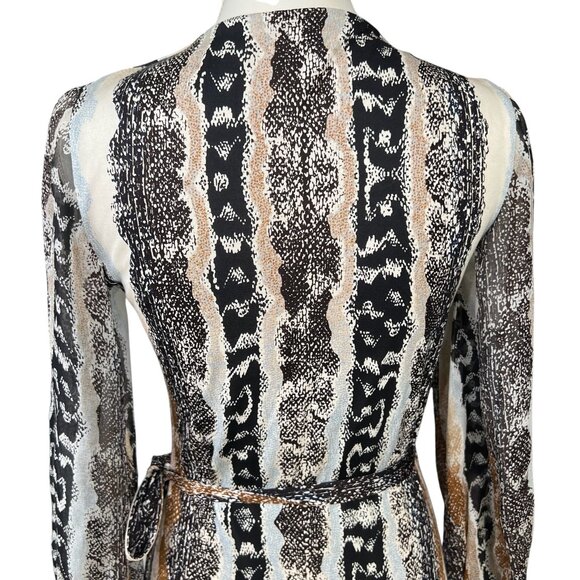 Diane Von Furstenberg Sigourney Wrap Dress 100% Silk Animal Print Size 4 - Picture 8 of 9